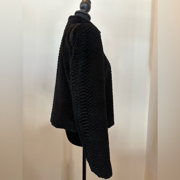 Alice + Olivia Black Faux Fur Solid Snakeskin Jacket. Size medium. - Picture 12 of 12